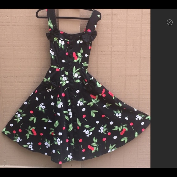 Queen Of Holloway Dresses & Skirts - 💥FLASH SALE 💥Queen of Holloway Dress